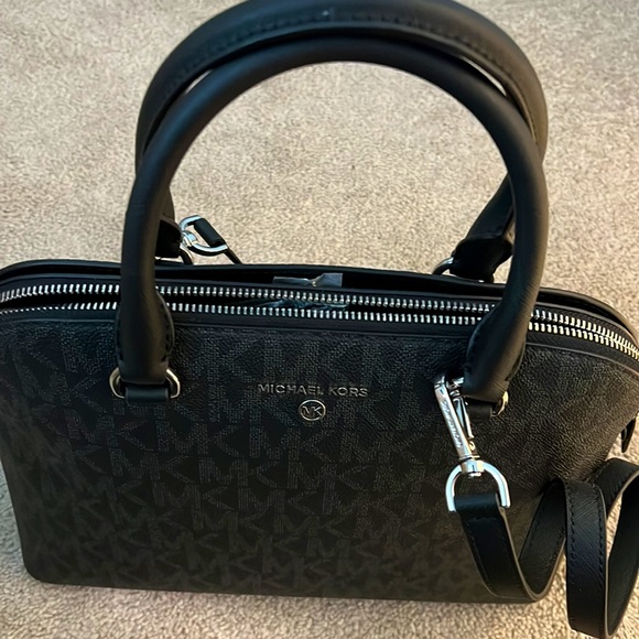 NWOT - Michael Kors Jet Set in Black w/ Silver Gray Satchel Handbag - Picture 4 of 6